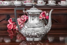 画像4: シルバープレート　1900年前後　ヴィクトリアンロココ　スクロールとお花の打ち出し　ティーコーヒー4点セット (4)