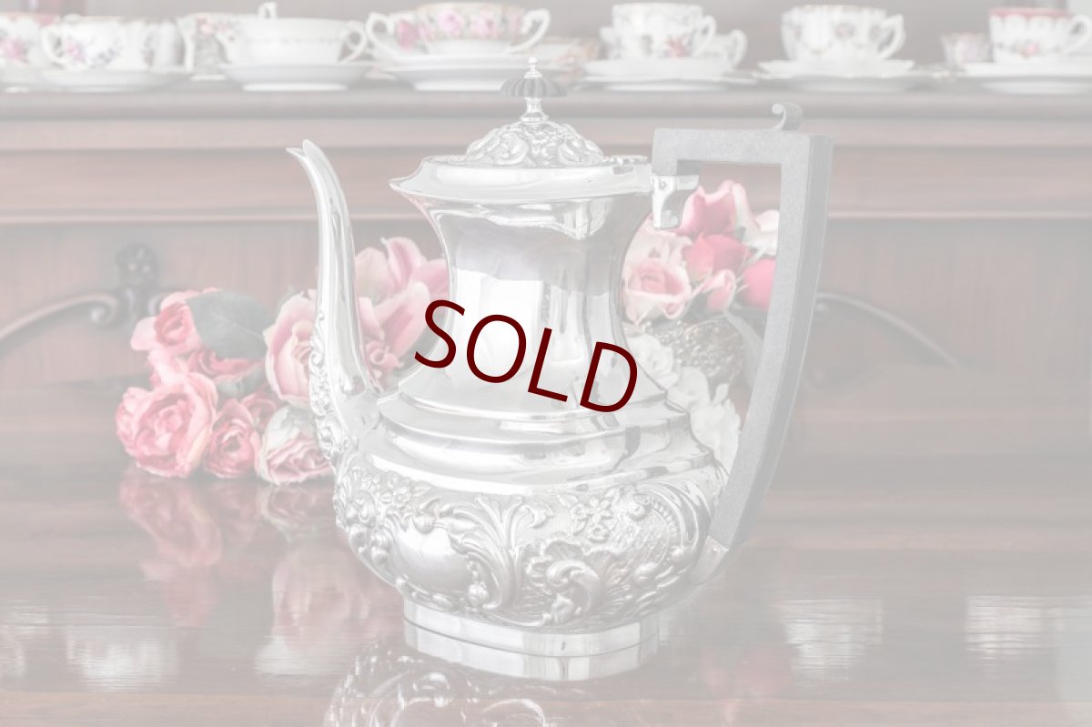 画像3: シルバープレート　1900年前後　ヴィクトリアンロココ　スクロールとお花の打ち出し　ティーコーヒー4点セット (3)