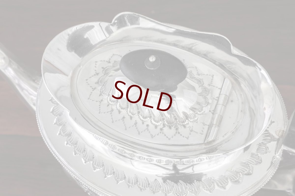 画像7: シルバープレート　ヴィクトリア時代後期　フリルの縁取り　お花の彫刻　ティー3点セット (7)