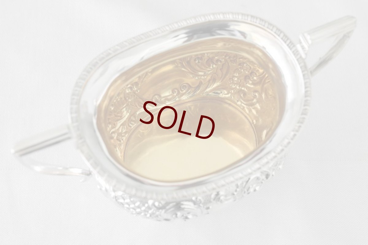 画像11: 純銀（925）1902年　ロココ調スクロールとお花の打ち出し バチェラーサイズ　ティーセット (11)