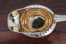 画像12: シルバープレート　ヴィクトリア時代後期　フリルの縁取り　お花の彫刻　ティー3点セット (12)