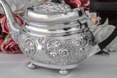 画像5: 純銀（925）1902年　ロココ調スクロールとお花の打ち出し バチェラーサイズ　ティーセット (5)