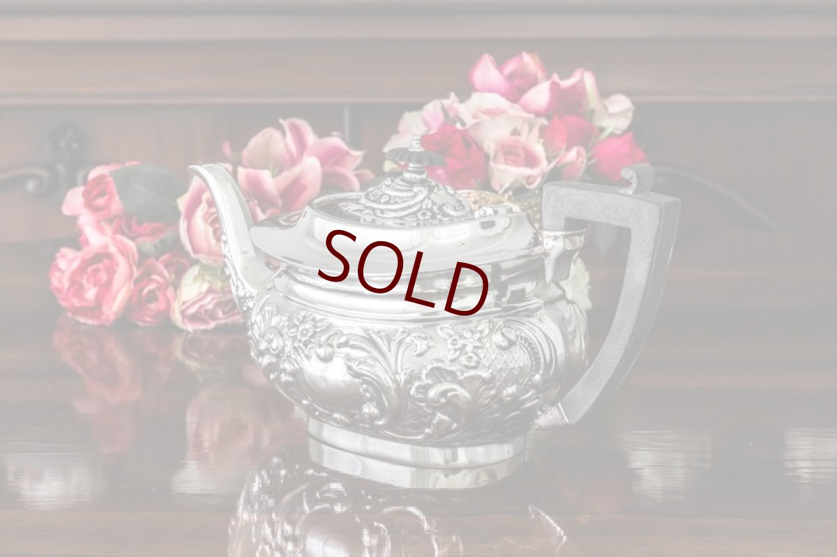 画像10: シルバープレート　1900年前後　ヴィクトリアンロココ　スクロールとお花の打ち出し　ティーコーヒー4点セット (10)