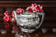 画像10: シルバープレート　1900年前後　ヴィクトリアンロココ　スクロールとお花の打ち出し　ティーコーヒー4点セット (10)