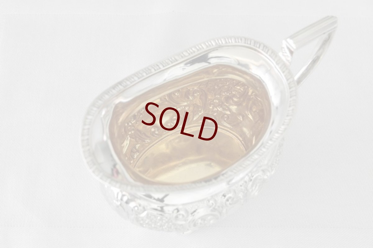 画像10: 純銀（925）1902年　ロココ調スクロールとお花の打ち出し バチェラーサイズ　ティーセット (10)