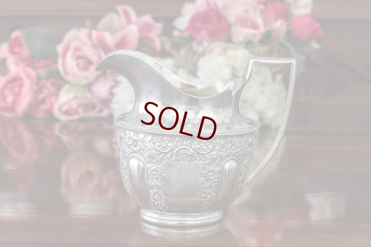 画像11: シルバープレート　ヴィクトリア時代後期　フリルの縁取り　お花の彫刻　ティー3点セット (11)