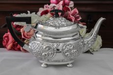 画像7: 純銀（925）1902年　ロココ調スクロールとお花の打ち出し バチェラーサイズ　ティーセット (7)