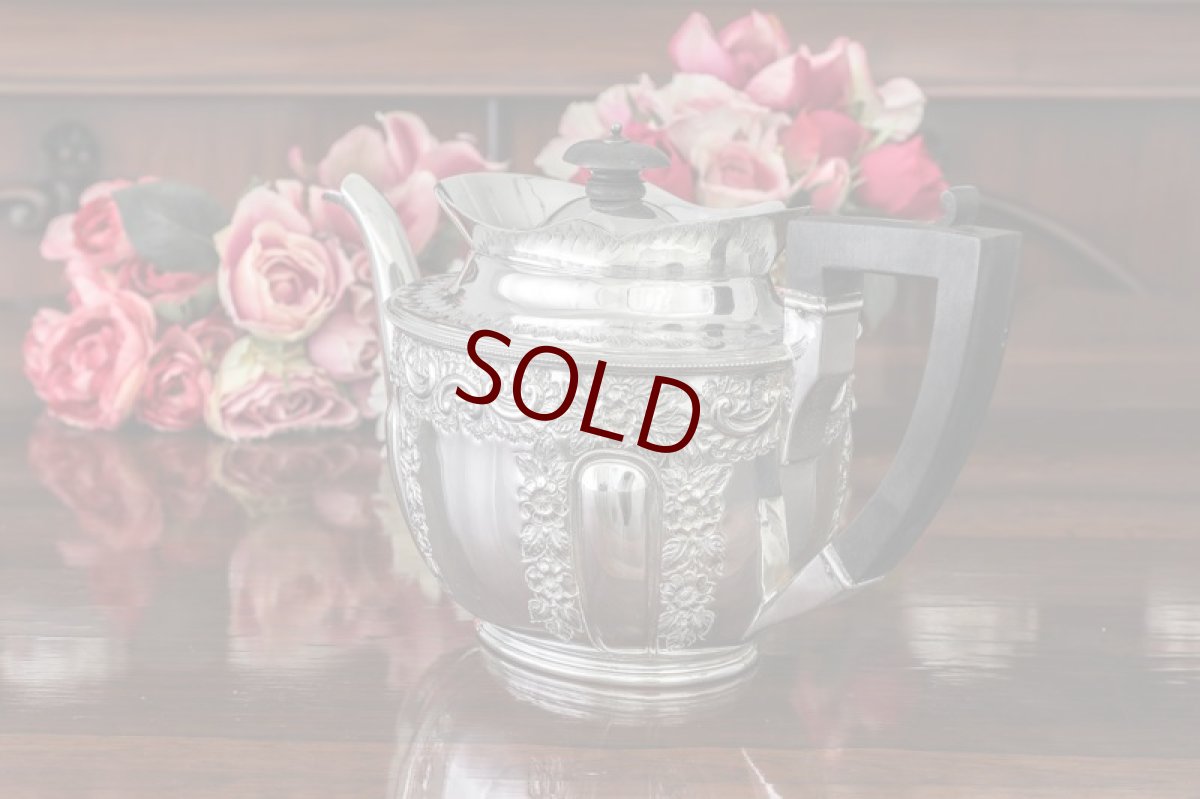 画像3: シルバープレート　ヴィクトリア時代後期　フリルの縁取り　お花の彫刻　ティー3点セット (3)