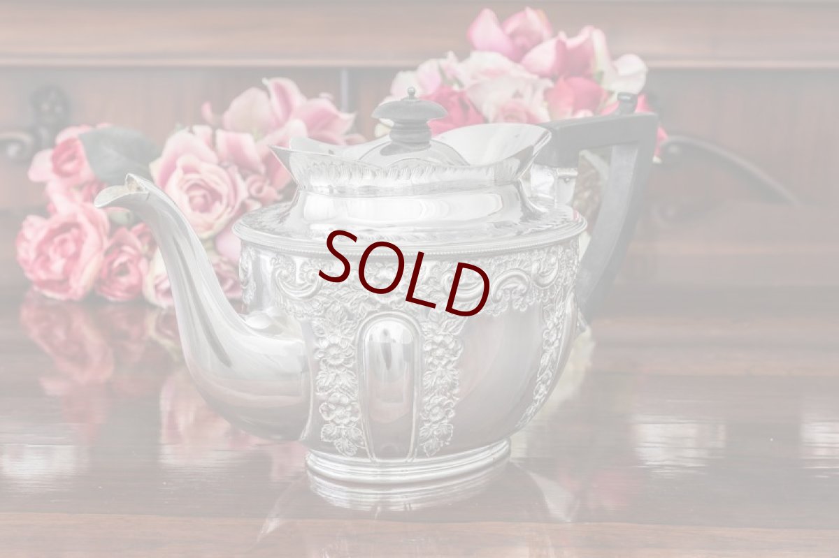 画像5: シルバープレート　ヴィクトリア時代後期　フリルの縁取り　お花の彫刻　ティー3点セット (5)