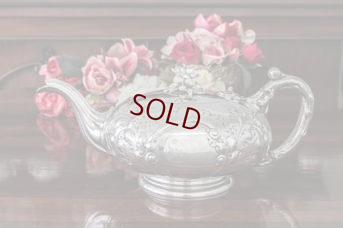 画像9: シルバープレート　ヴィクトリアン　お花の摘み、樹葉の彫刻が華麗な ティーコーヒー4点セット  (9)