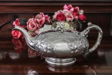 画像9: シルバープレート　ヴィクトリアン　お花の摘み、樹葉の彫刻が華麗な ティーコーヒー4点セット  (9)