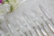 画像6: シルバープレート製　1897年制作　白蝶貝ハンドル　手彫りブレード　デザートカトラリー6組セット　ボックス入り (6)