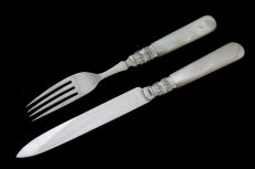 画像5: シルバープレート製　1897年制作　白蝶貝ハンドル　手彫りブレード　デザートカトラリー6組セット　ボックス入り (5)