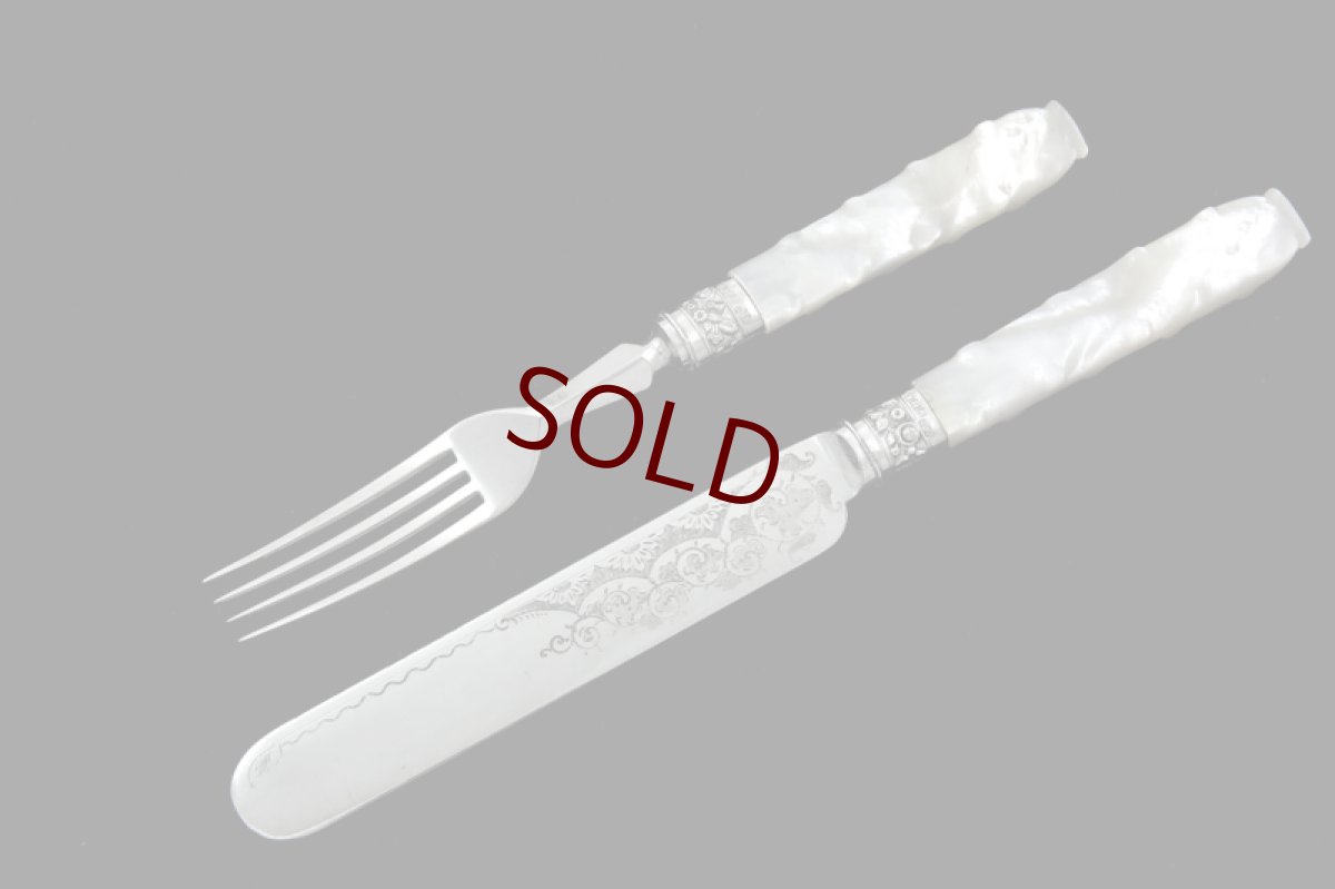 画像3: シルバープレート製1893年 白蝶貝ハンドル　手彫り　デザートカトラリー6組セット (3)