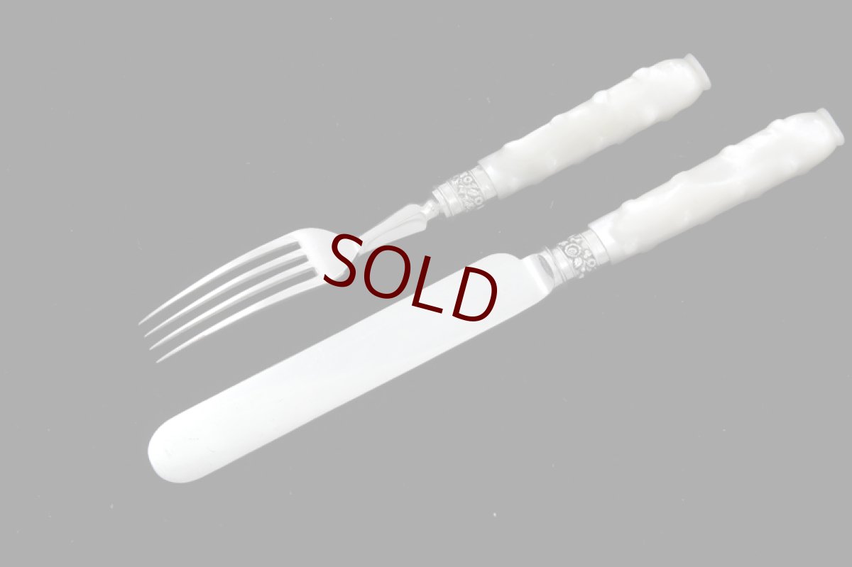 画像4: シルバープレート製1893年 白蝶貝ハンドル　手彫り　デザートカトラリー6組セット (4)