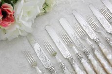 画像5: シルバープレート製1893年 白蝶貝ハンドル　手彫り　デザートカトラリー6組セット (5)