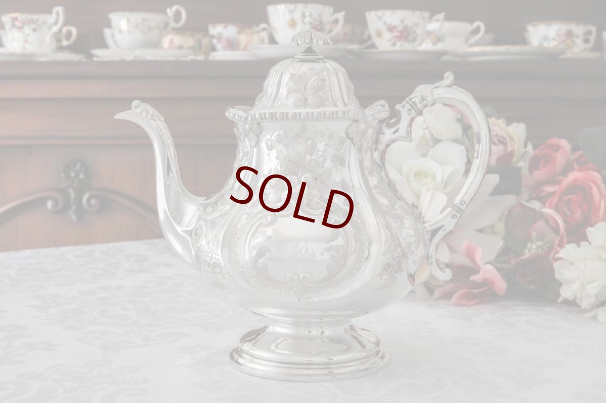 画像7: シルバープレート製　ヴィクトリア時代中期　お花と果物の手彫り彫刻　ティー＆コーヒー4点セット (7)