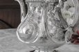 画像9: シルバープレート製　ヴィクトリア時代中期　お花と果物の手彫り彫刻　ティー＆コーヒー4点セット