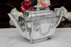 画像3: シルバープレート製 1888年 Atkins Brothers お花のガーランドのティーポット (3)