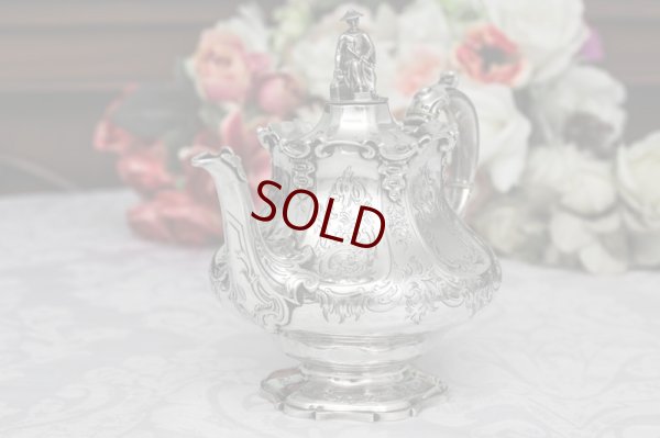 画像3: 純銀製（925）1846年 バーナード制作 スクロールとお花のエングレービング　バチェラーサイズティーポット