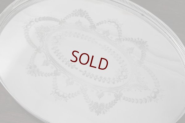 画像2: シルバープレート製　ヴィクトリア時代　手彫りエングレービング　大型ギャラリートレイ