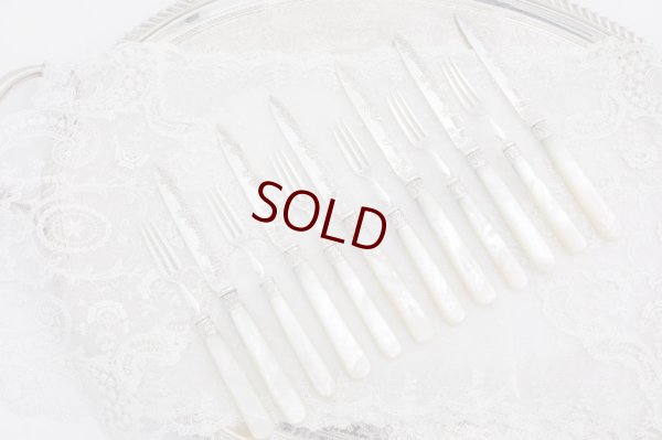 画像14: 純銀製（925）1911年　白蝶貝ハンドル　手彫り彫刻　デザートカトラリー　12組セット