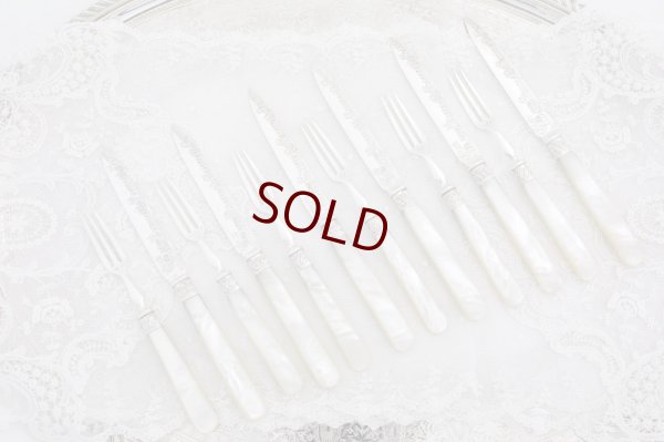 画像10: 純銀製（925）1911年　白蝶貝ハンドル　手彫り彫刻　デザートカトラリー　12組セット