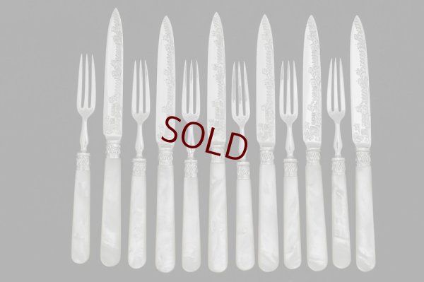 画像2: 純銀製（925）1911年　白蝶貝ハンドル　手彫り彫刻　デザートカトラリー　12組セット