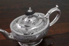 画像4: 純銀製（925）1885年　ハンドチェイス　フラワーガーランド　バチェラーサイズ　ティーポット (4)