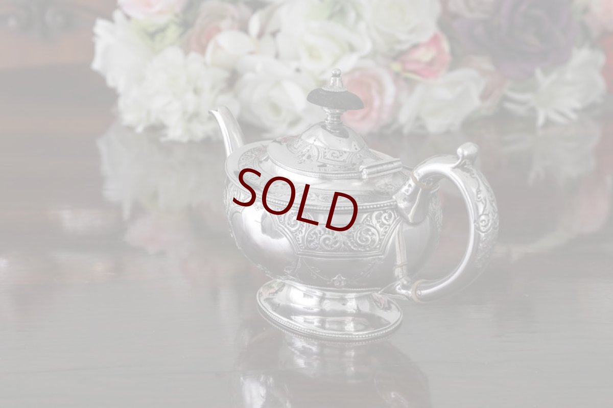 画像3: 純銀製（925）1885年　ハンドチェイス　フラワーガーランド　バチェラーサイズ　ティーポット (3)