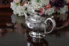 画像3: 純銀製（925）1885年　ハンドチェイス　フラワーガーランド　バチェラーサイズ　ティーポット (3)