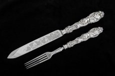 画像2: 純銀製（925）1862年　美装飾　ケーキナイフ＆フォークセット (2)