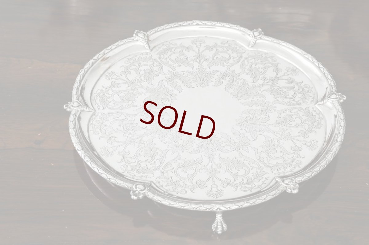 画像2: 純銀製（925）1883年　ケルティック　あざみと葉の手彫り彫刻　26cmサルヴァ (2)