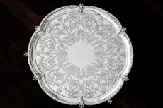 画像1: 純銀製（925）1883年　ケルティック　あざみと葉の手彫り彫刻　26cmサルヴァ (1)