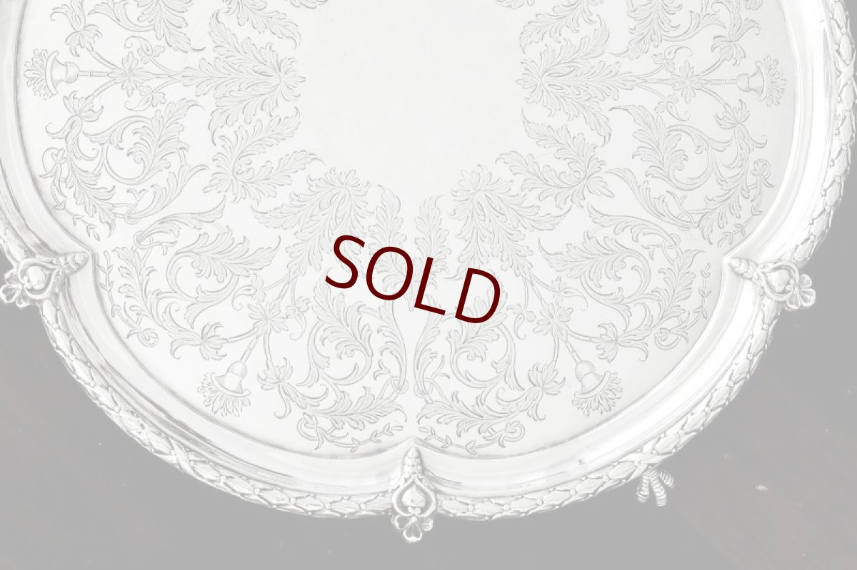 画像4: 純銀製（925）1883年　ケルティック　あざみと葉の手彫り彫刻　26cmサルヴァ (4)