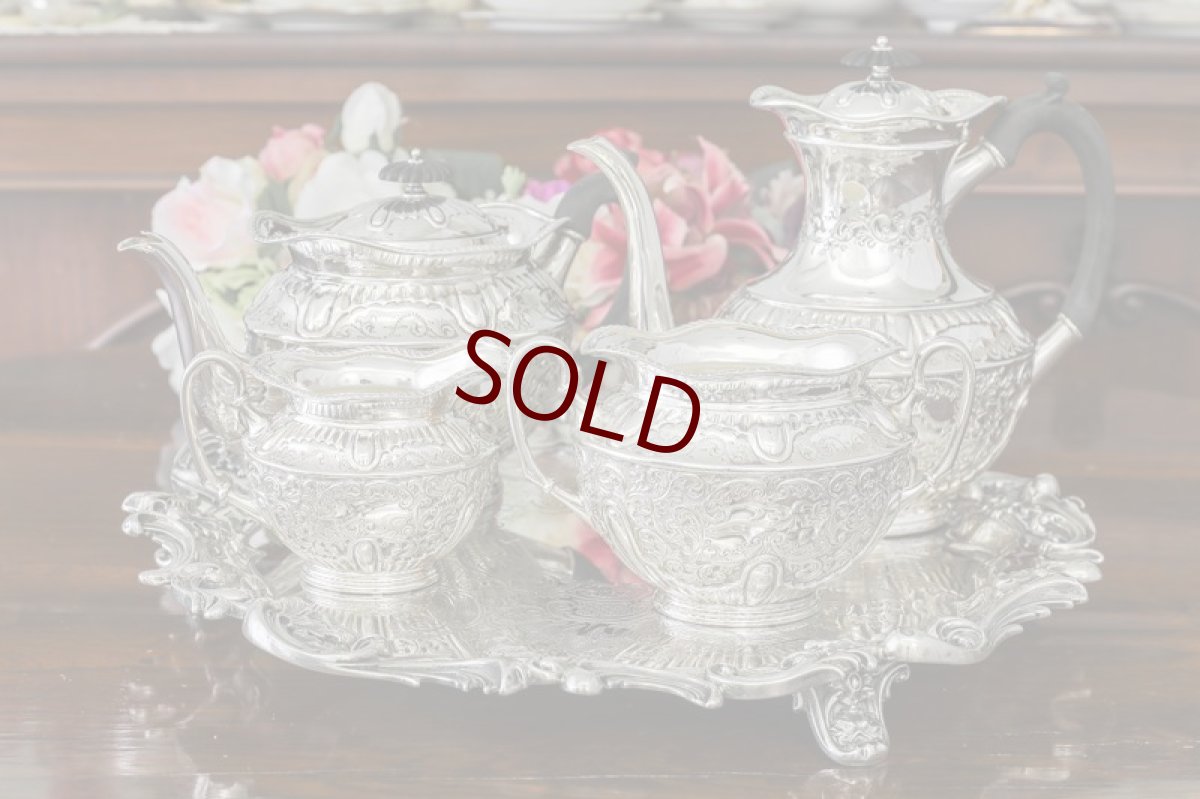 画像4: 純銀製（925）1902年 Walker & Hall 手彫りエングレービング　大きめサルヴァ (4)