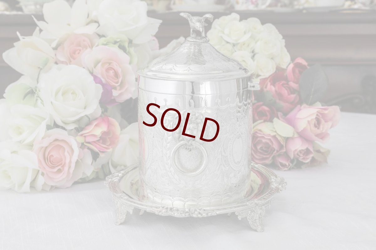 画像3: シルバープレート製　ヴィクトリア時代後期　お花の打ち出し　手彫り彫刻　ビスケットボックス (3)