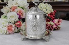 画像3: シルバープレート製　ヴィクトリア時代後期　お花の打ち出し　手彫り彫刻　ビスケットボックス (3)