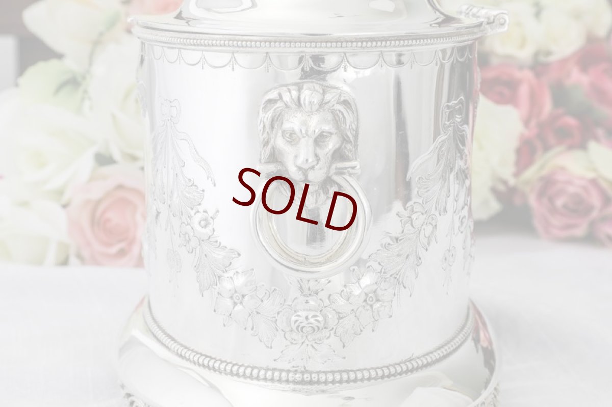 画像3: シルバープレート製　リボンとお花のガーランド　手彫り彫刻　ビスケットボックス (3)