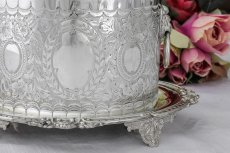 画像9: シルバープレート製　ヴィクトリア時代後期　お花の打ち出し　手彫り彫刻　ビスケットボックス (9)