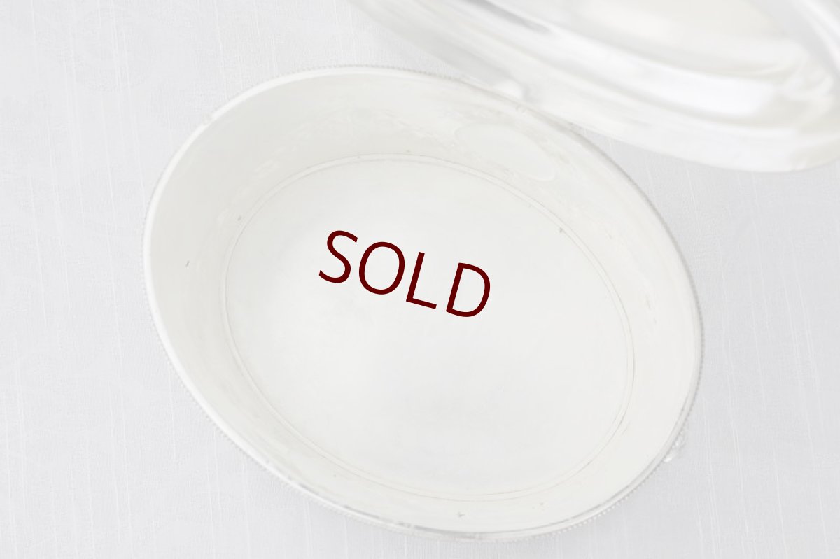 画像4: シルバープレート製　リボンとお花のガーランド　手彫り彫刻　ビスケットボックス (4)