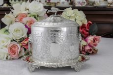 画像10: シルバープレート製　ヴィクトリア時代後期　お花の打ち出し　手彫り彫刻　ビスケットボックス (10)