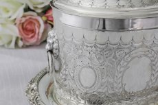 画像4: シルバープレート製　ヴィクトリア時代後期　お花の打ち出し　手彫り彫刻　ビスケットボックス (4)