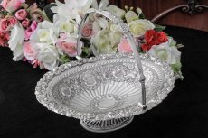画像1: シルバープレート製　ヴィクトリア時代中後期　お花とスクロールのケーキバスケット (1)