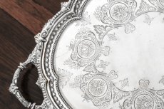 画像2: 純銀製（925）1893年　Martin Hall & Co. お花と果物のエングレービング　トレイ (2)