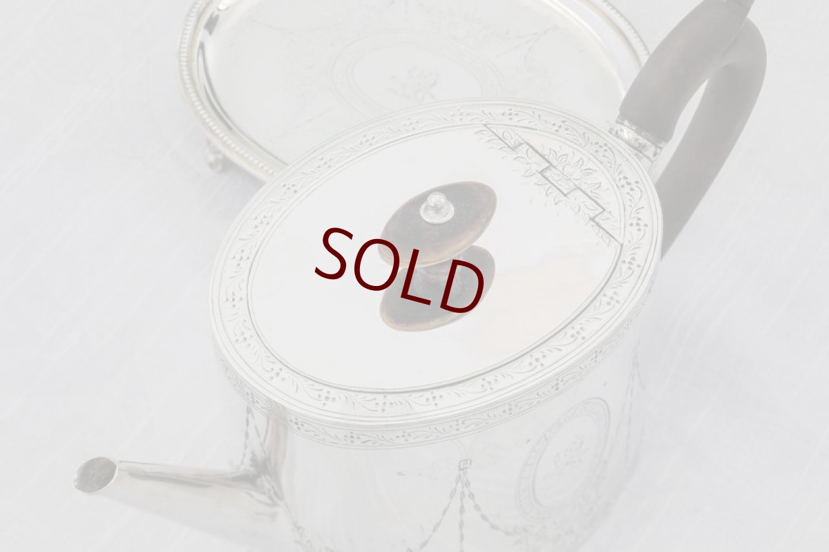 画像4: シルバープレート製 ヴィクトリア時代中期　リボンガーランド　バチェラーサイズ　ティーポット＆スタンド (4)