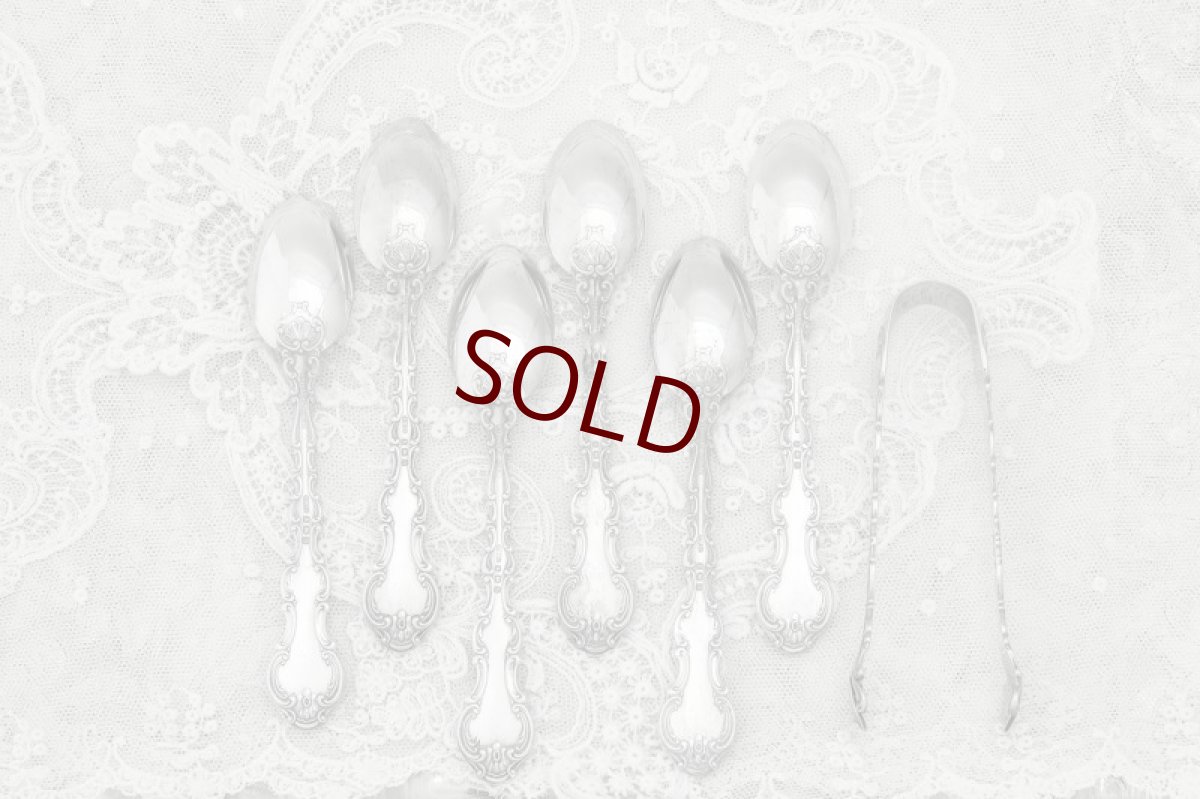 画像3: 純銀製（925）アンティークシルバー　1912年　スクロール装飾のフリル付きティースプーン6本 & シュガートングセット  (3)