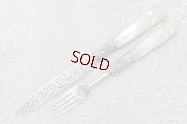 画像6: 純銀製（925）アンティークシルバー　1898年　白蝶貝ハンドル　手彫り美彫刻　デザートカトラリー　6組セット