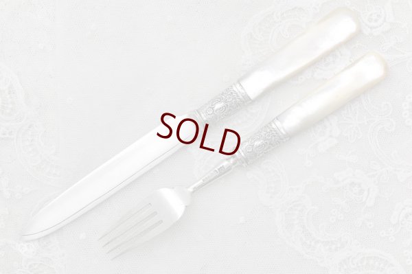 画像7: 純銀製（925）アンティークシルバー　1898年　白蝶貝ハンドル　手彫り美彫刻　デザートカトラリー　6組セット