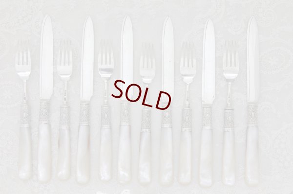 画像3: 純銀製（925）アンティークシルバー　1898年　白蝶貝ハンドル　手彫り美彫刻　デザートカトラリー　6組セット